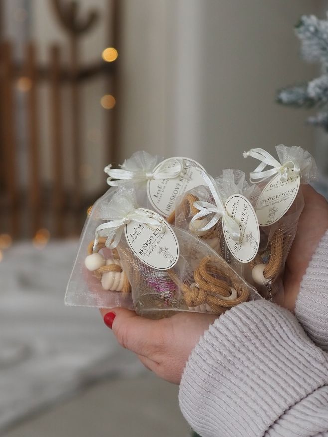 Oblíbené závěsné difuzerky, které často kupujete jako malé dárečky pro své milované a vydrží dělat radost až 6 měsíců. 🫶🏼🥰...